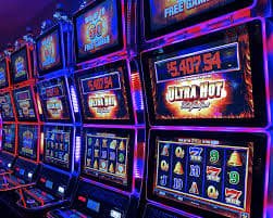 Filipino bettor placing a live basketball wager on pokebet888 mobile browser